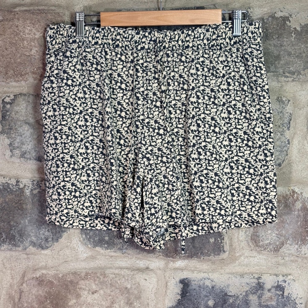 Banana Republic Womens Floral Drawstring Shorts Black Cream Rayon Large Boho
